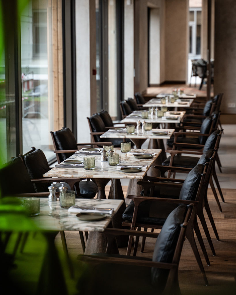 Gril, pivo, terasa a výhled na Hrad: V hotelu Fairmont Golden Prague se otevřela restaurace Greenhouse