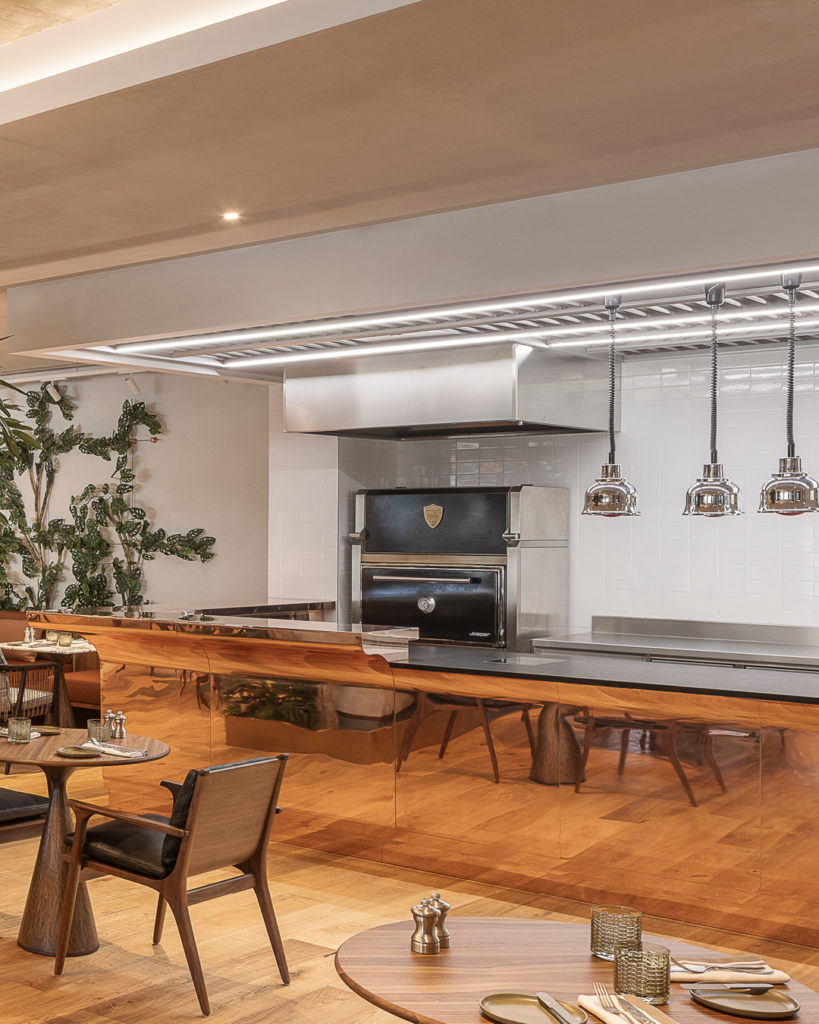 Gril, pivo, terasa a výhled na Hrad: V hotelu Fairmont Golden Prague se otevřela restaurace Greenhouse