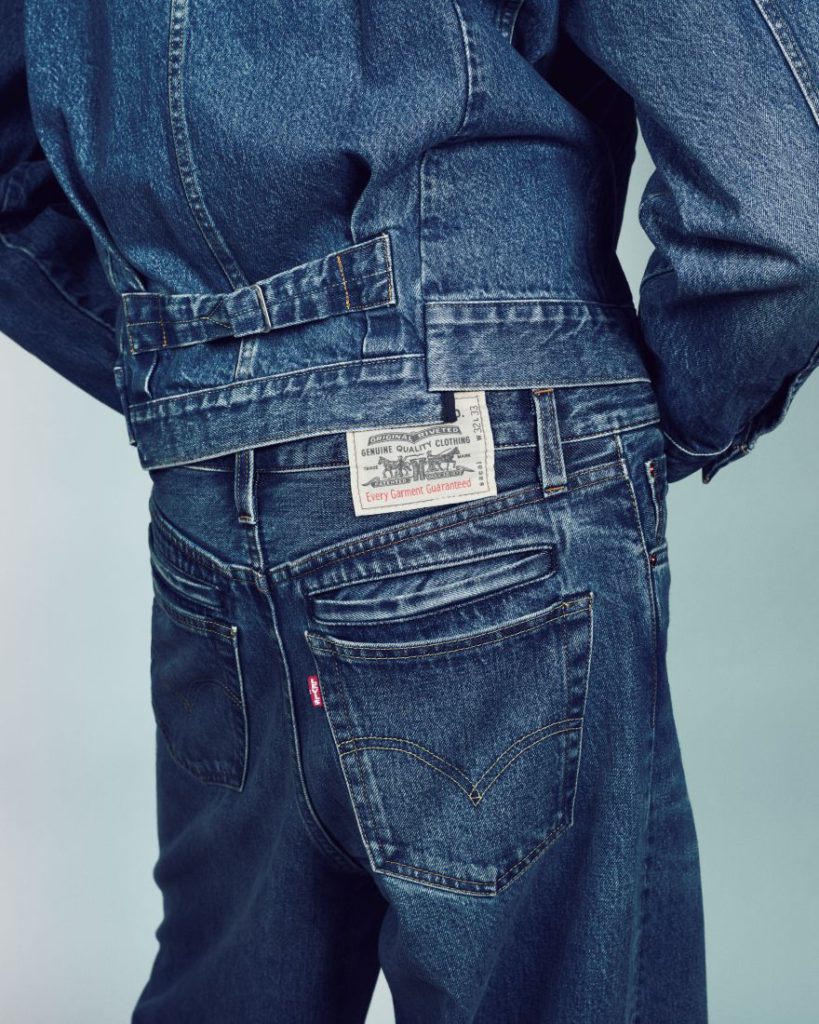 Levi’s se spolu se značkou sacai rozhodly dát ikonickým denim kouskům novou podobu