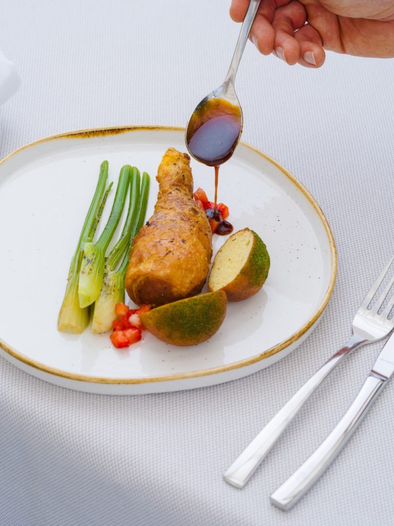 Restaurace Monastiq servíruje léto: sezónní chutě, letní terasa i speciální obědové menu