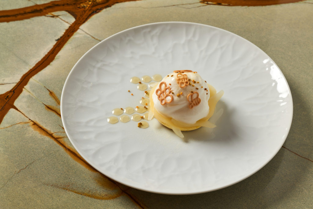 Nedělní brunch ve Four Seasons Hotel Prague: Nová nedělní tradice s výhledem na Pražský hrad