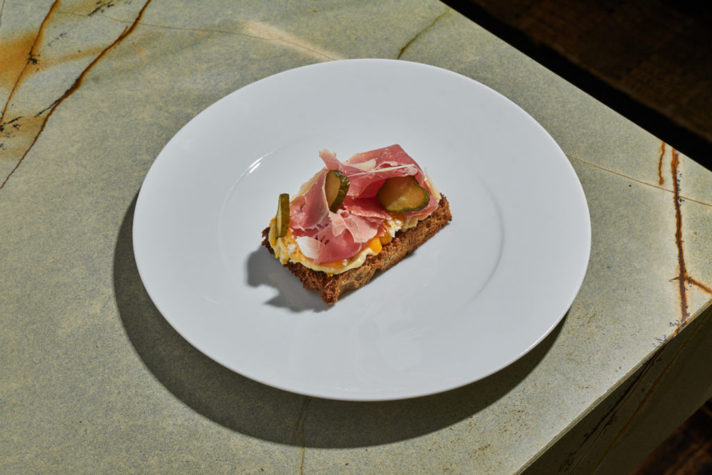 Nedělní brunch ve Four Seasons Hotel Prague: Nová nedělní tradice s výhledem na Pražský hrad