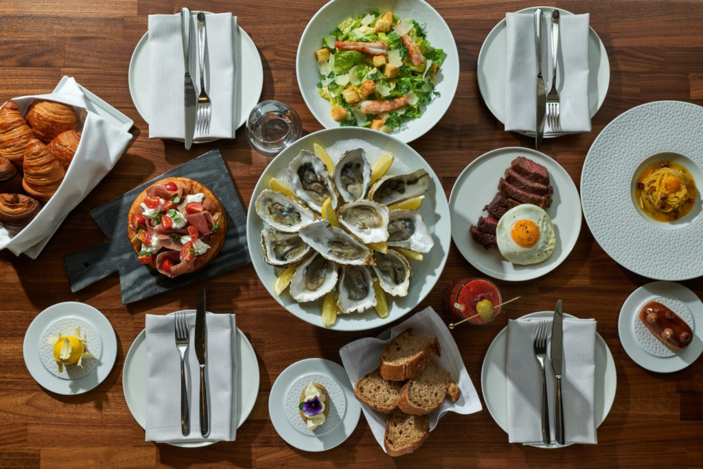 Nedělní brunch ve Four Seasons Hotel Prague: Nová nedělní tradice s výhledem na Pražský hrad