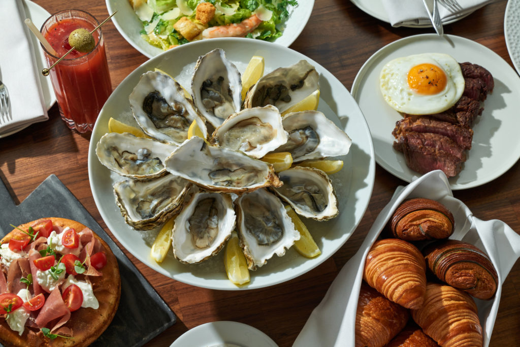 Nedělní brunch ve Four Seasons Hotel Prague: Nová nedělní tradice s výhledem na Pražský hrad