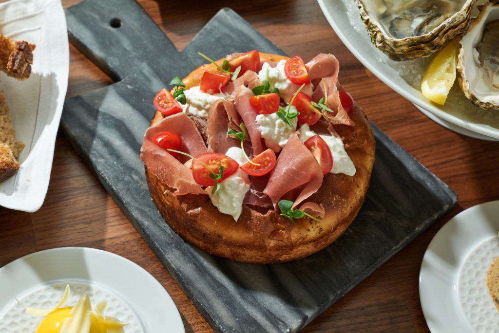 Nedělní brunch ve Four Seasons Hotel Prague: Nová nedělní tradice s výhledem na Pražský hrad