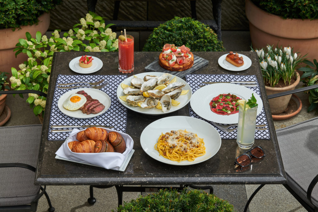 Nedělní brunch ve Four Seasons Hotel Prague: Nová nedělní tradice s výhledem na Pražský hrad