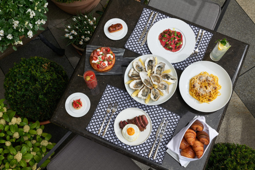Nedělní brunch ve Four Seasons Hotel Prague: Nová nedělní tradice s výhledem na Pražský hrad