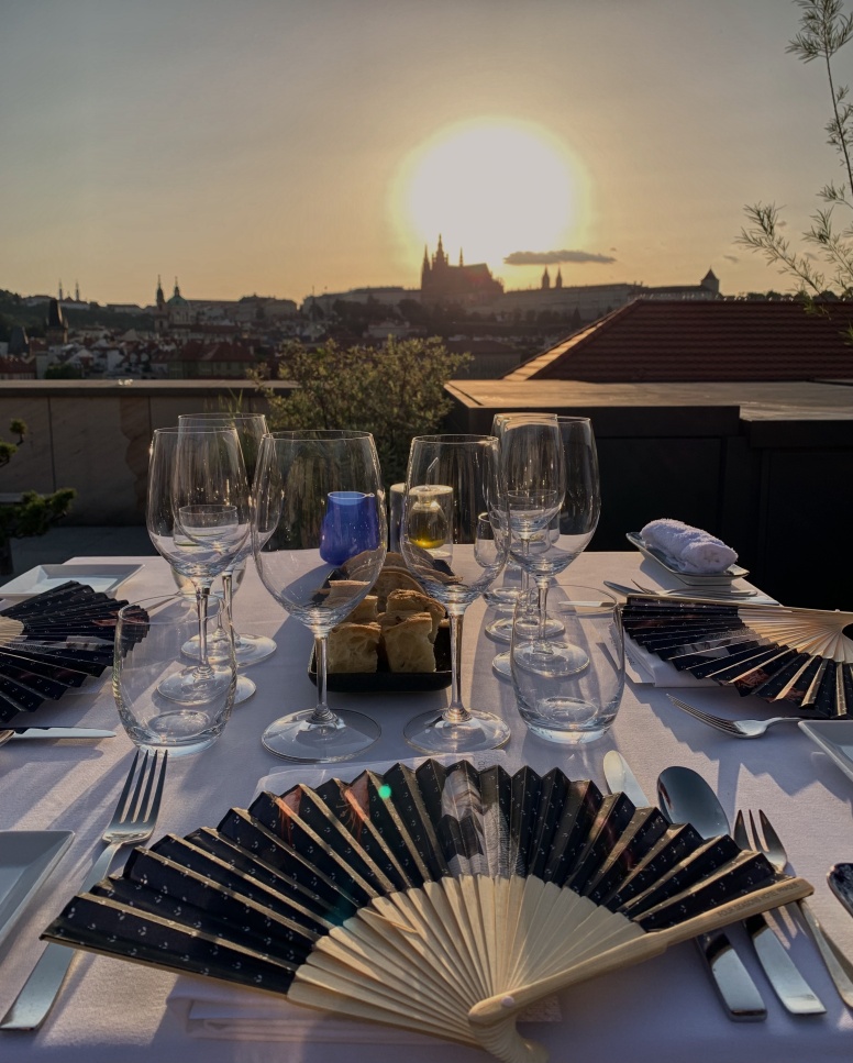 Japonská elegance pod širým nebem: Restaurace MIRU se vrací na střechu Four Seasons Hotel Prague