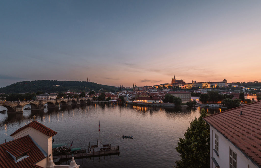 Japonská elegance pod širým nebem: Restaurace MIRU se vrací na střechu Four Seasons Hotel Prague