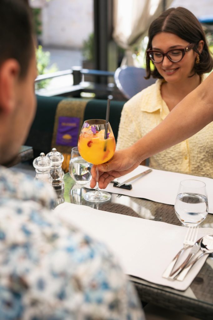 Kafkův poklad nebo Sol de Verano: Mandarin Oriental, Prague představuje nové koktejly, které osvěží vaše letní dny