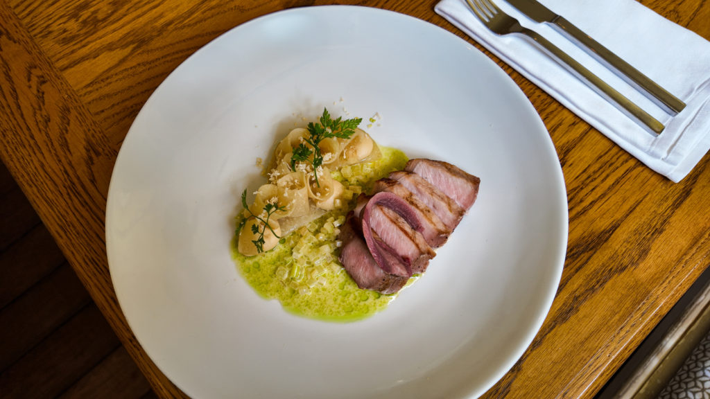 Restaurace La Veranda uvádí nové sezónní menu inspirované vůní lesa a výraznými chutěmi masa