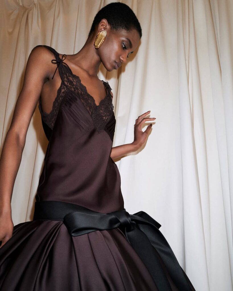 Když noc potká den. After Dark Dressing jako nový styl sebevědomí