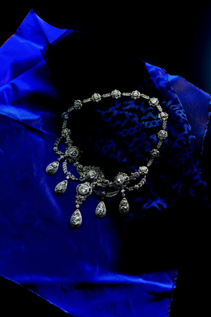 Šperky Tiffany & Co. září v novém filmu Frankenstein Guillerma del Tora