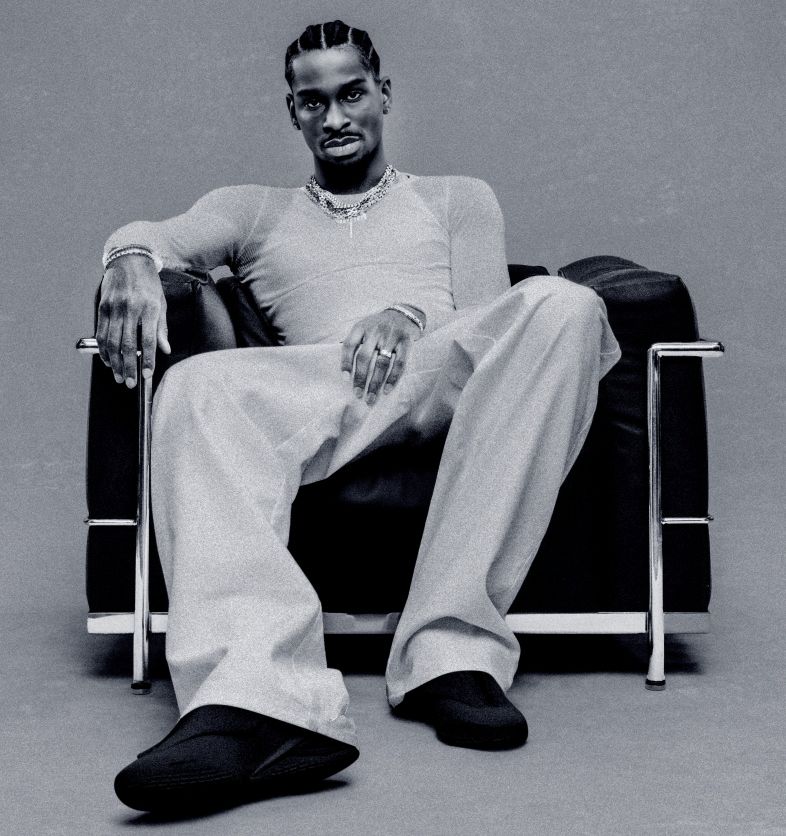 Converse SHAI 001: První Shaiova signature bota — nyní v barvách inspirovaných jeho blízkými