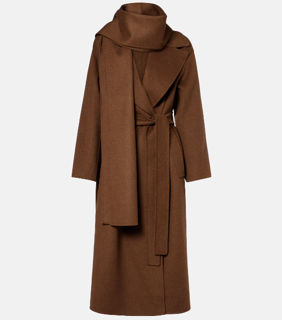 Hitem zimní sezóny jsou scarf coats