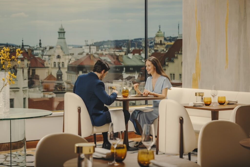 Valentýn v Pařížské: Fairmont Golden Prague rozehrává svátek lásky v rytmu luxusu, gastronomie a emocí