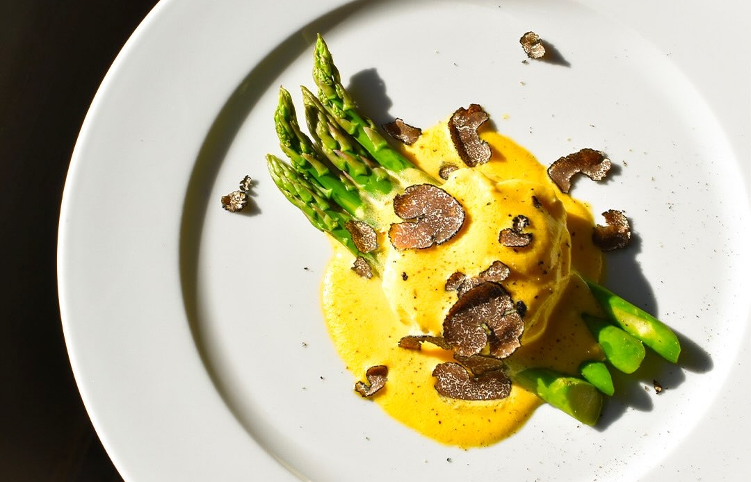 Ochutnejte velikonoční menu v srdci Prahy: Restaurace BRICK’S láká na jaro na talíři